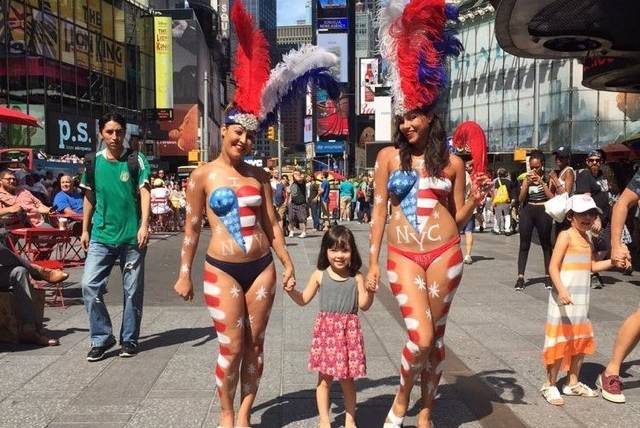 Desnudas and a little New Yorker enjoy life before Activity Zones.
